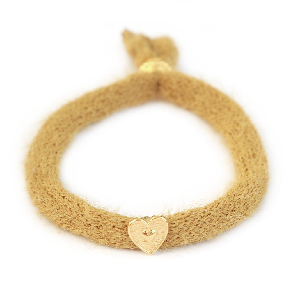 Fluffy curry bracelet