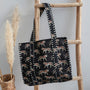 Schultertasche mit Blockdruck, Leoparden-Lila