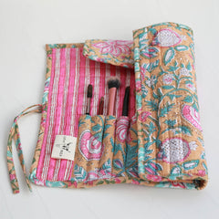 Make-up brush roll geel