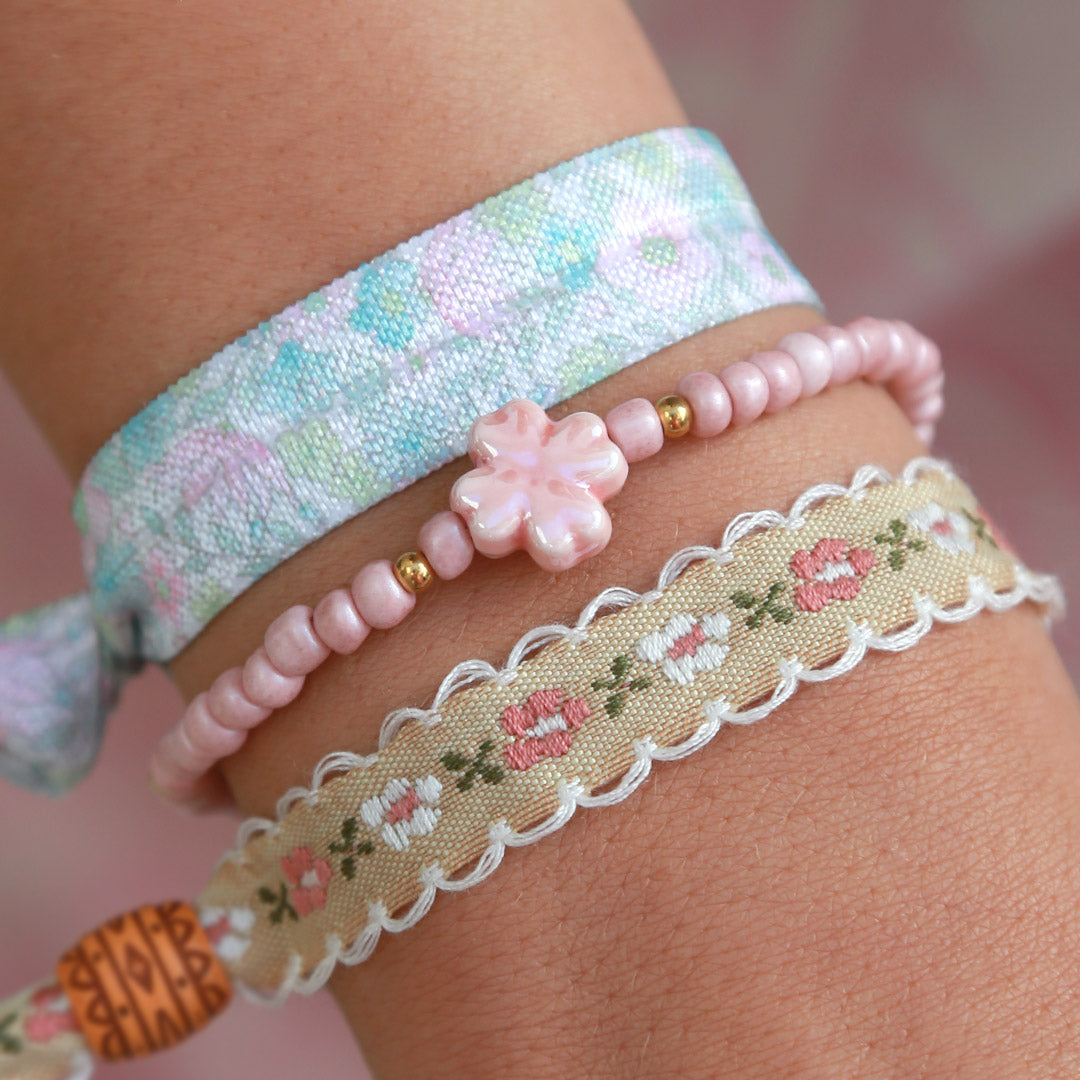 Geweven armband cotton flower beige