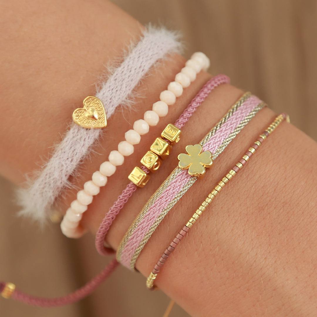 Gewebtes Armband aus rosa Kleeblatt