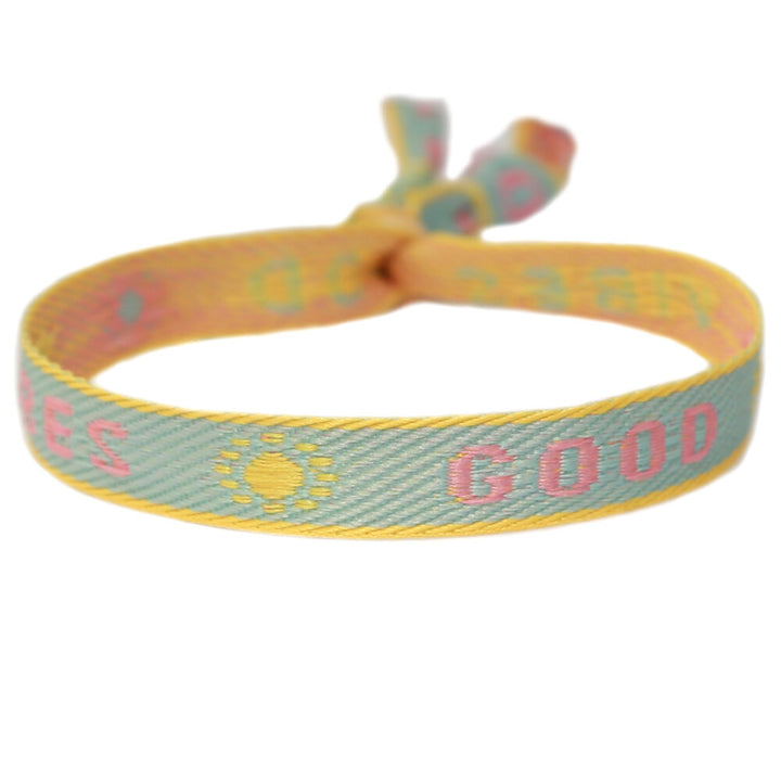 Geweven armbandje good vibes pastel